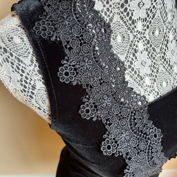 TFNC velvet dress - Picture 2 of 4